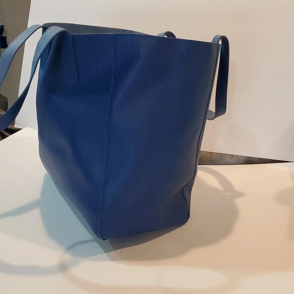 Reversible Blue Tote Bag Pebbled Faux Leather Dark & Light Blue Magnetic Closure